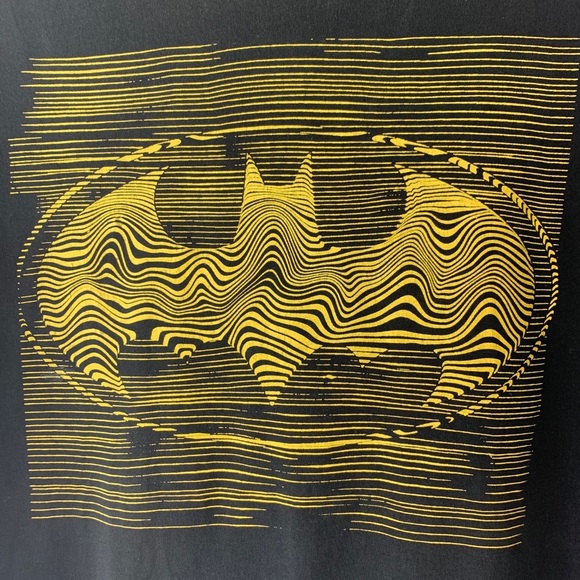 Batman Black Tee Shirt Yellow Design - Picture 2 of 4